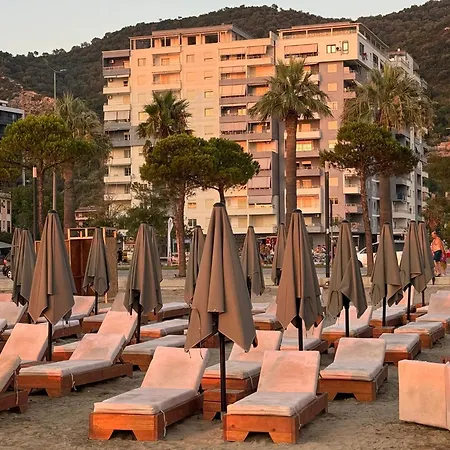 아파트 Beachside Oasis